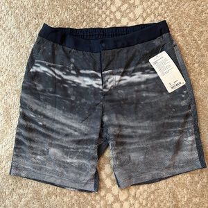 Lululemon athletica Men’s Commission Short 9” Size 38 NWT